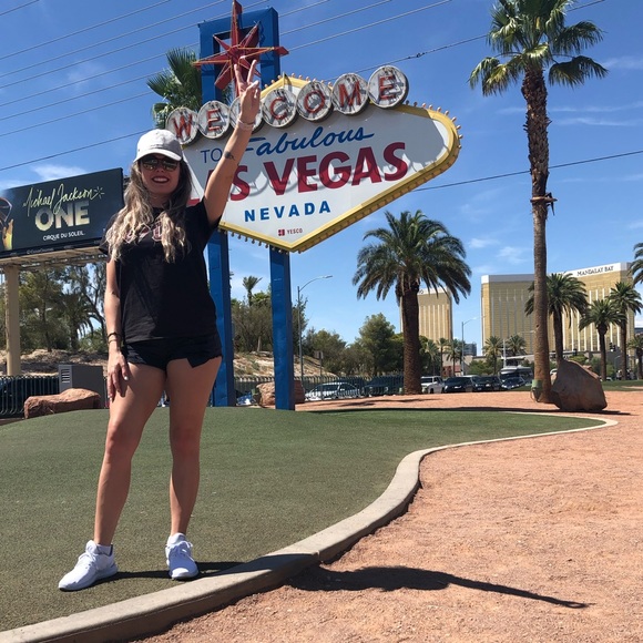 Meet Your Posher! - Picture 4 of 11